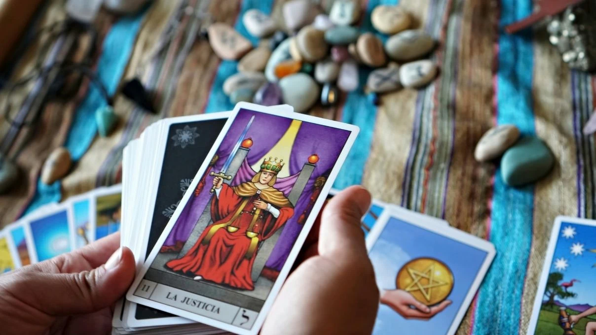 Günlük tarot kart açılımı 6 Mayıs 2026! Odak istikrar ve finansal alışkanlıklarda 