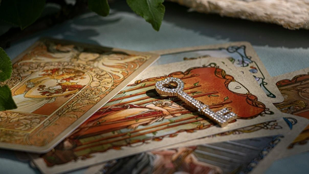 Günlük tarot kart açılımı 8 Mayıs 2026! Problem çözme için ideal bir gün 