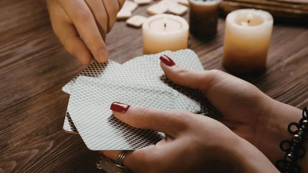 Günlük tarot kart açılımı 6 Mayıs 2026! Odak istikrar ve finansal alışkanlıklarda