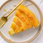 Üzeri çıtır içi yumuşacık peynir dolgulu börek tarifi 2026!