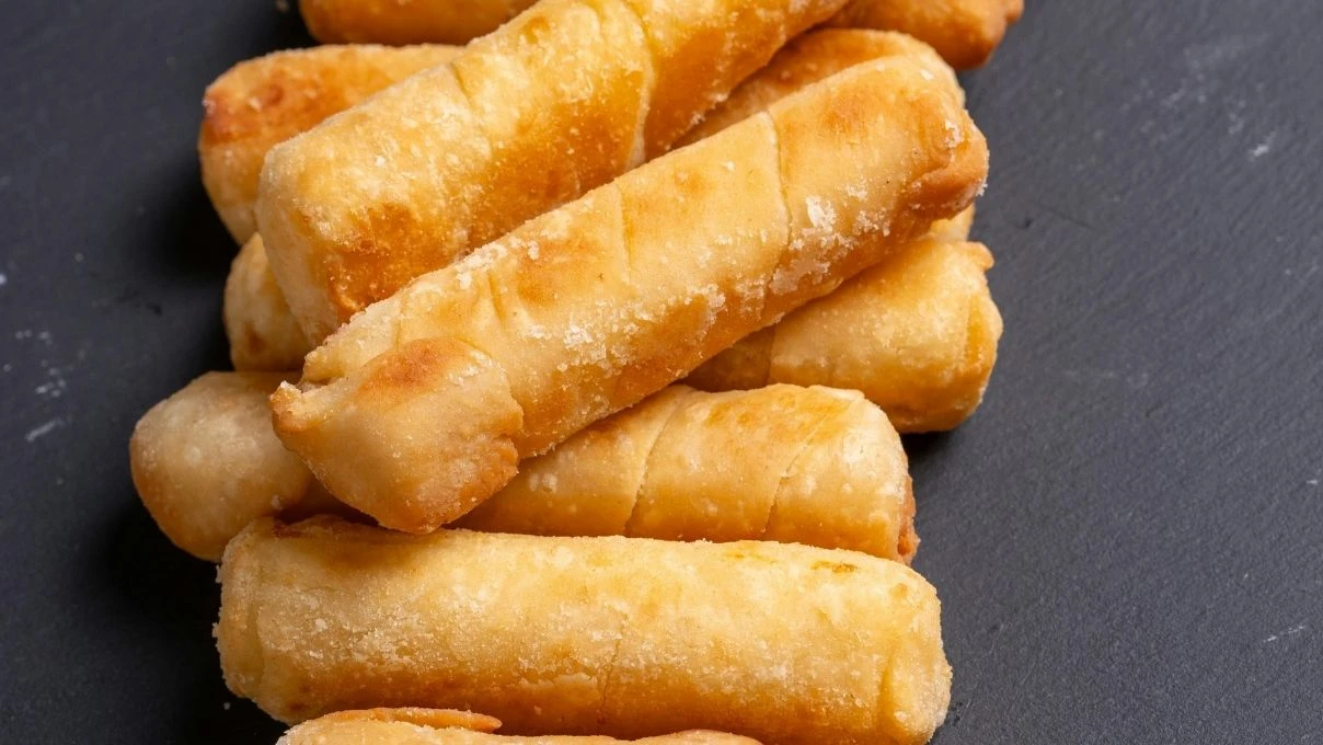 Üzeri çıtır içi yumuşacık peynir dolgulu börek tarifi 2026!