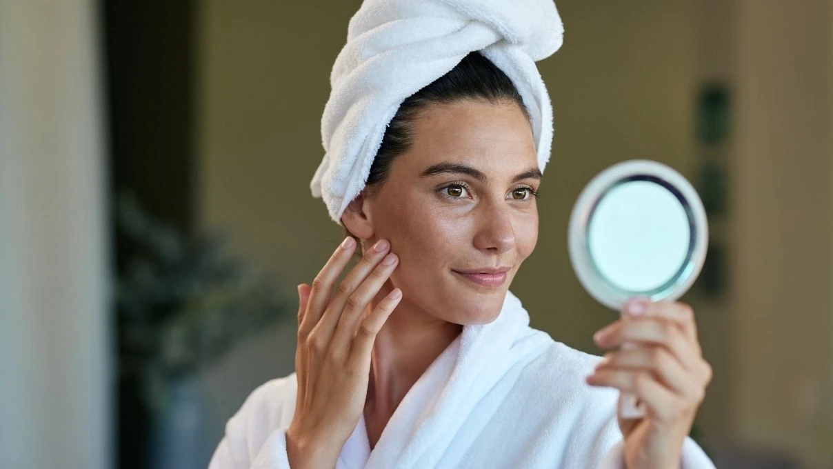 Botoks etkisi oluşturan doğal maske! Sadece 2 malzemeyle cildinizi sıkılaştırın