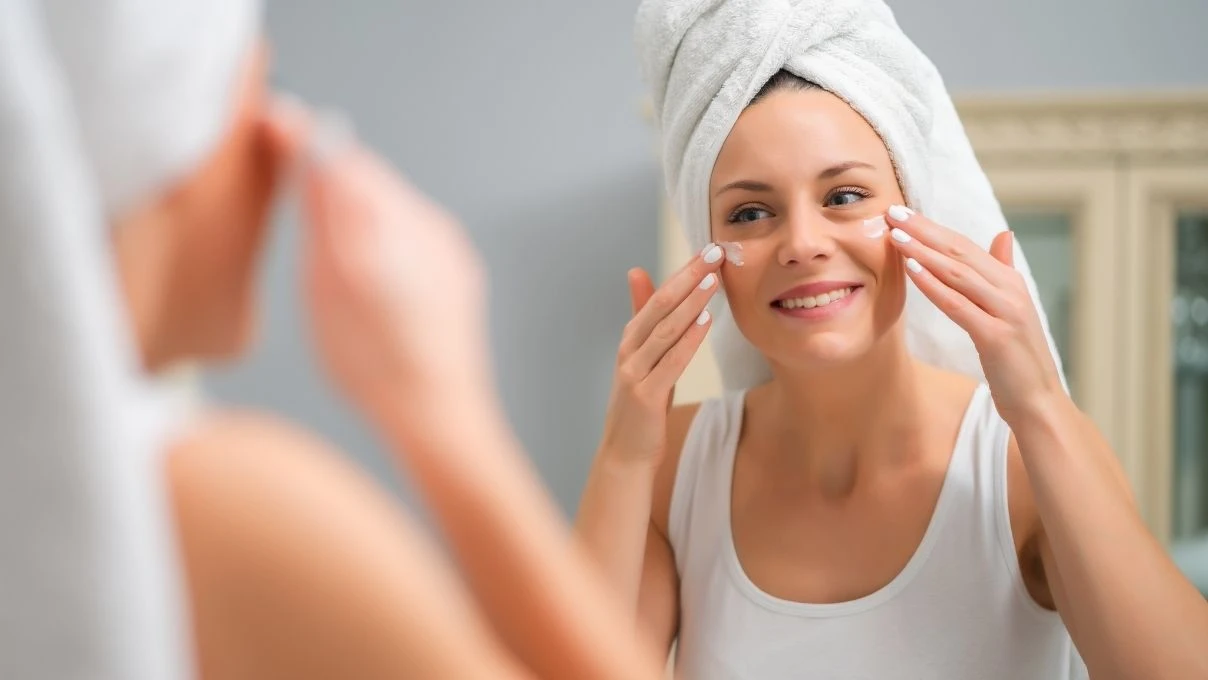 Botoks etkisi oluşturan doğal maske! Sadece 2 malzemeyle cildinizi sıkılaştırın