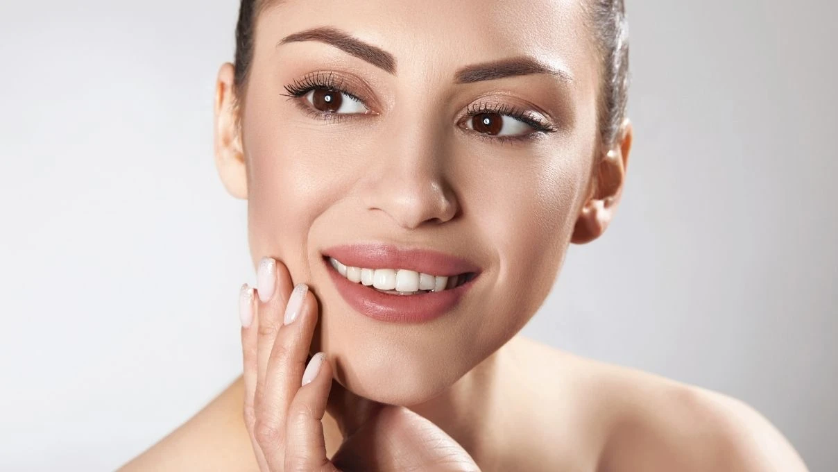 Botoks etkisi oluşturan doğal maske! Sadece 2 malzemeyle cildinizi sıkılaştırın