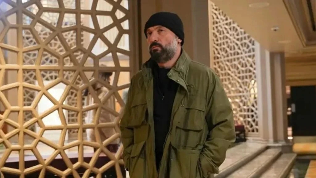 Kanal D ekranlarının sevilen dizilerinden olan Eşref Rüya, oyuncu vedasıyla gündem oldu. Eşref Rüya’nın Müslüm’ü Tolga Tekin’in diziye veda edeceği yönündeki iddialarla dikkatleri üzerine çekti. Peki, Eşref Rüya dizisinin Müslüm’ü diziye veda mı ediyor? Tolga Tekin Eşref Rüya’dan ayrılıyor mu? İşte detaylar…