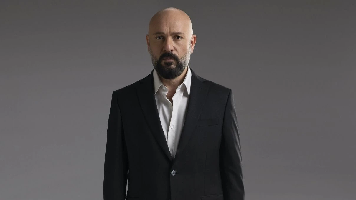 Kanal D ekranlarının sevilen dizilerinden olan Eşref Rüya, oyuncu vedasıyla gündem oldu. Eşref Rüya’nın Müslüm’ü Tolga Tekin’in diziye veda edeceği yönündeki iddialarla dikkatleri üzerine çekti. Peki, Eşref Rüya dizisinin Müslüm’ü diziye veda mı ediyor? Tolga Tekin Eşref Rüya’dan ayrılıyor mu? İşte detaylar…