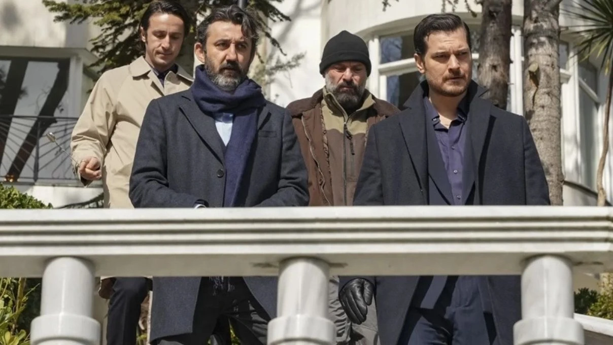 Kanal D ekranlarının sevilen dizilerinden olan Eşref Rüya, oyuncu vedasıyla gündem oldu. Eşref Rüya’nın Müslüm’ü Tolga Tekin’in diziye veda edeceği yönündeki iddialarla dikkatleri üzerine çekti. Peki, Eşref Rüya dizisinin Müslüm’ü diziye veda mı ediyor? Tolga Tekin Eşref Rüya’dan ayrılıyor mu? İşte detaylar…