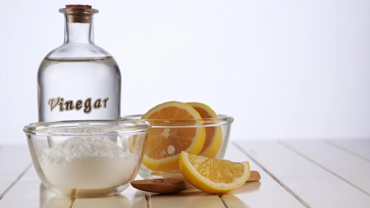 Mutfak dolaplarındaki yağ lekesi nasıl çıkar? Saatlerce ovalamaya gerek yok