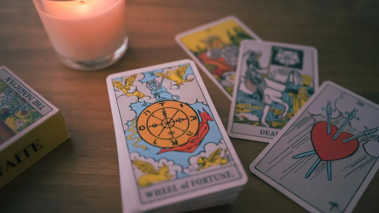 Günlük tarot kart açılımı 10 Mayıs 2026! Güçlü değişimler meydana geliyor 