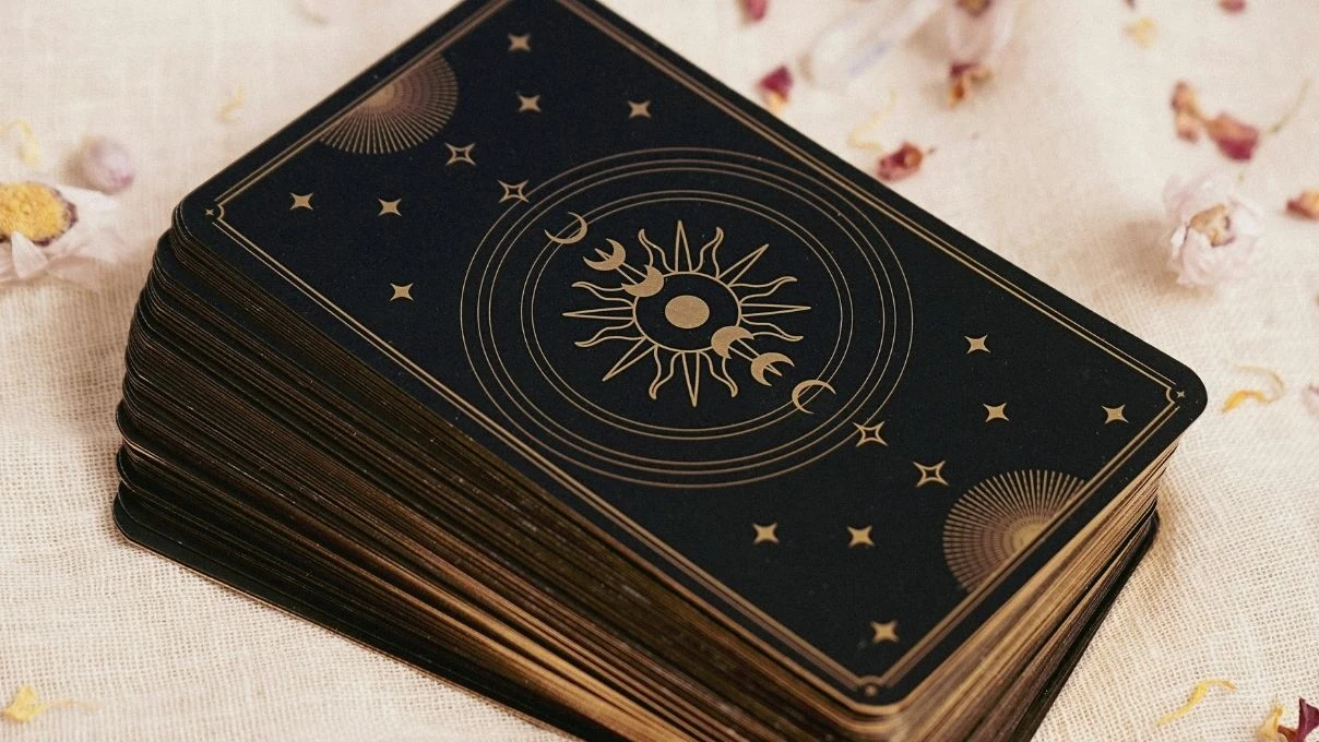 Günlük tarot kart açılımı 10 Mayıs 2026! Güçlü değişimler meydana geliyor 