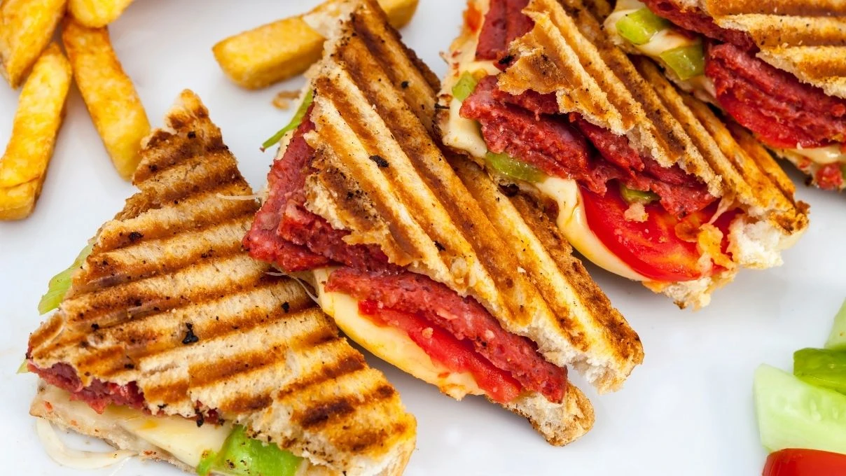 Tam 10 dakikada enfes tost! İçinde her şey var lezzet çok