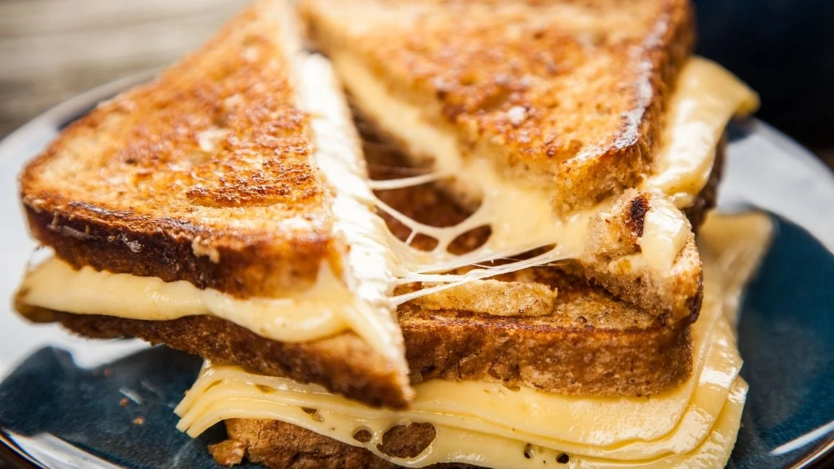 Tam 10 dakikada enfes tost! İçinde her şey var lezzet çok 4 Tam 10 dakikada enfes tost! İçinde her şey var lezzet çok