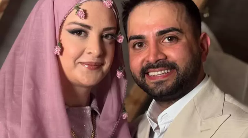 Kadir Ezildi'nin eşiyle olan benzerliği yok artık dedirtti! Sosyal medya ayçiçek tarlasındaki o kareyi konuşuyor 1 20738330 860x480 1