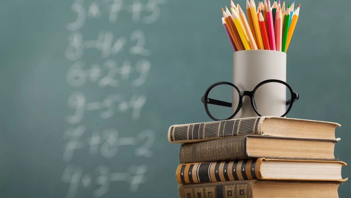 Kadın öğretmenlere atılacak en güzel öğretmenler günü mesajı 2025! Resimli sevgi dolu mesajlar