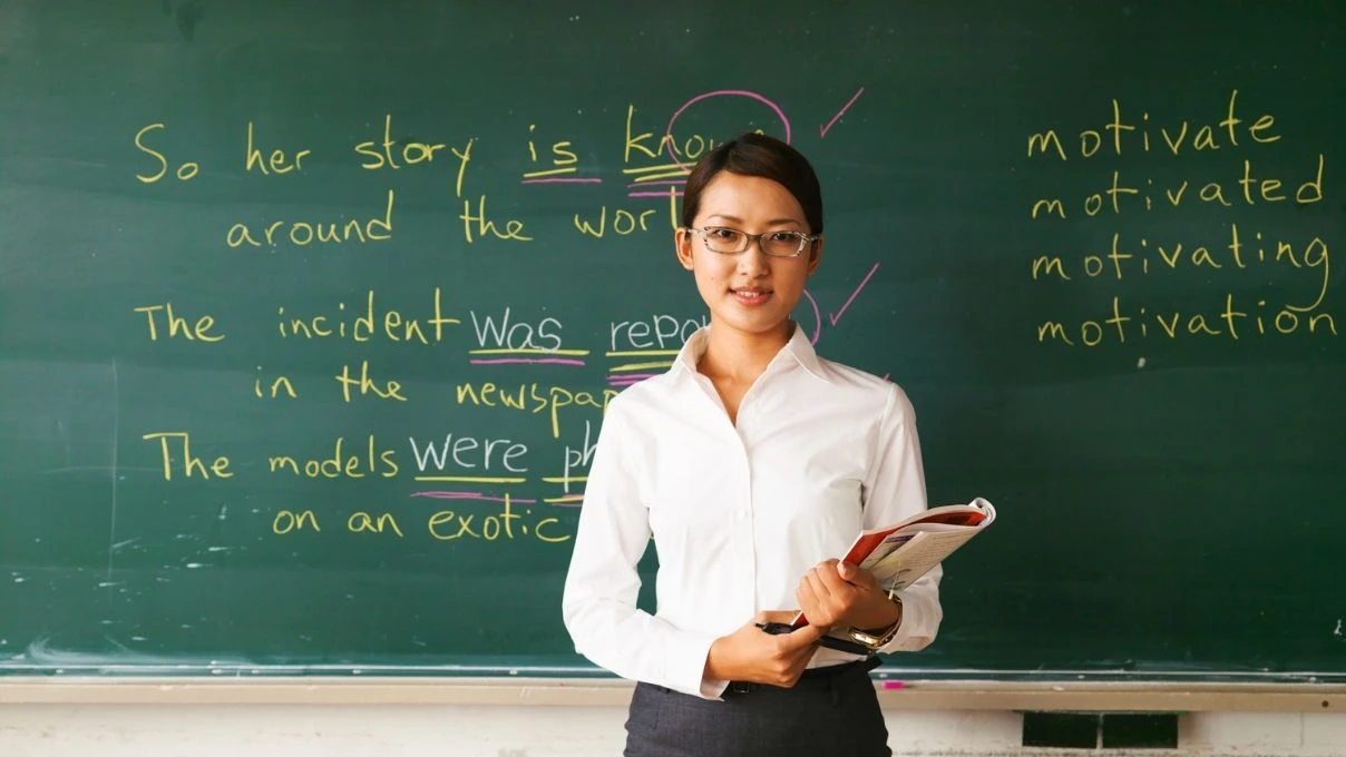 Kadın öğretmenlere atılacak en güzel öğretmenler günü mesajı 2025! Resimli sevgi dolu mesajlar