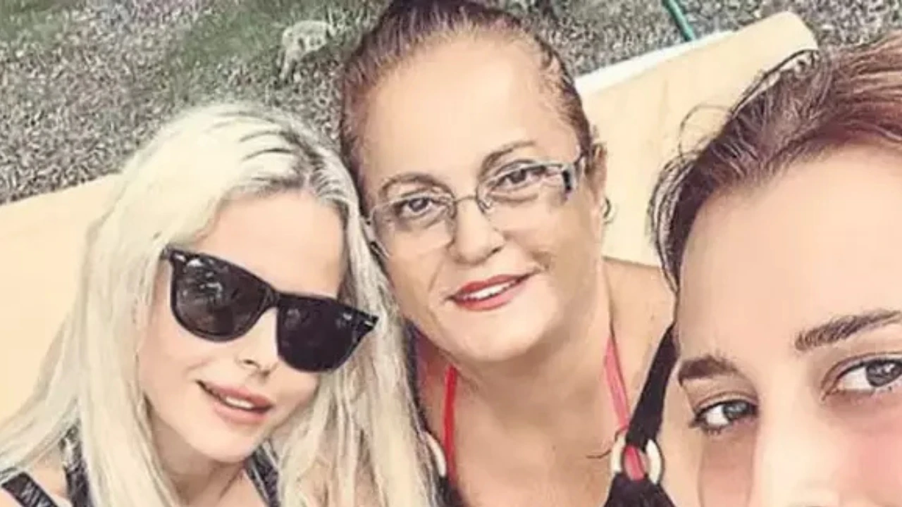 Simge Sağın’ın annesi Neriman Sağın kimdir? Neriman Sağın’ın mesleği ne? 2 3 987