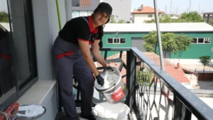 Denizli’de kadın emeğiyle inşaatın kodları değişiyor! Erkek egemen sektöre kadın eli
