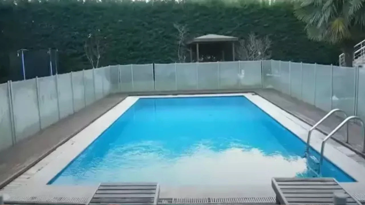 4 893