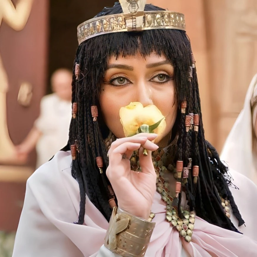 Hazreti Yusuf dizisindeki Züleyha karakteri Katayoun Riahi yıllar sonra ortaya çıktı 4 481919668 1187898302715615 7981932017712525946 n