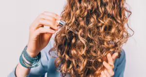 2026’da saçlar böyle parlayacak! Yılbaşı öncesi evde saç bakım ritüeli 4 64b3576b e117 4ead 86dd 48658045dbb0 shutterstock 1352584643