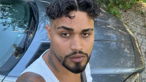 Lvbel C5'in İstanbul konseri karıştı! Live in Arena'da sahneye atlayan hayran alevler içinde kaldı 4 68371965c339f741