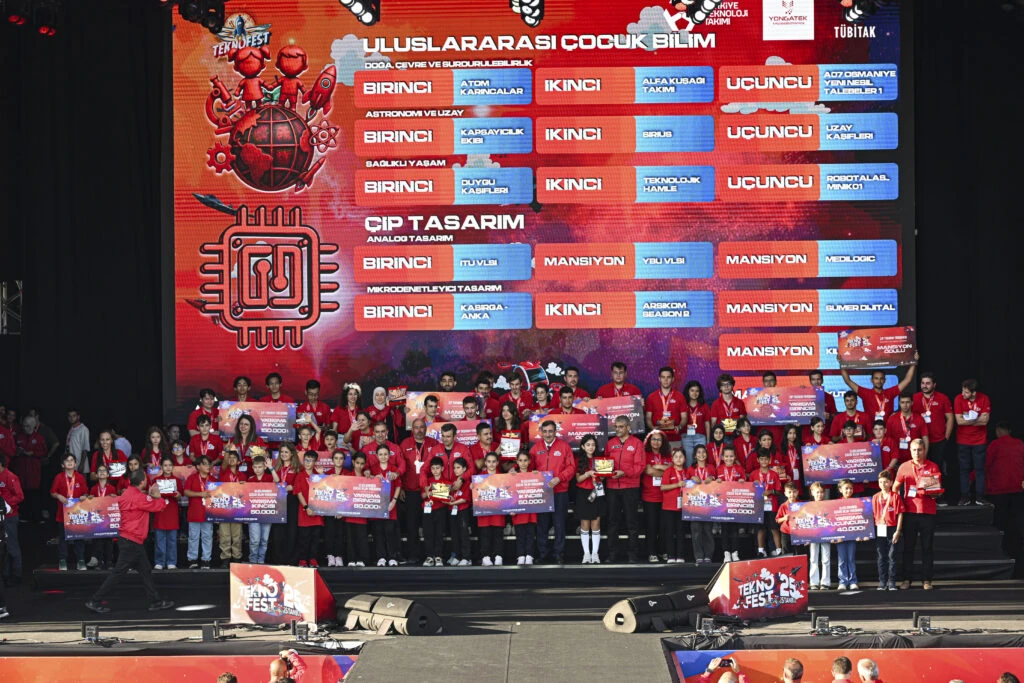 AA 20250921 39186503 39186493 TEKNOFEST ISTANBUL KAPANIS TORENININ ARDINDAN SONA ERDI
