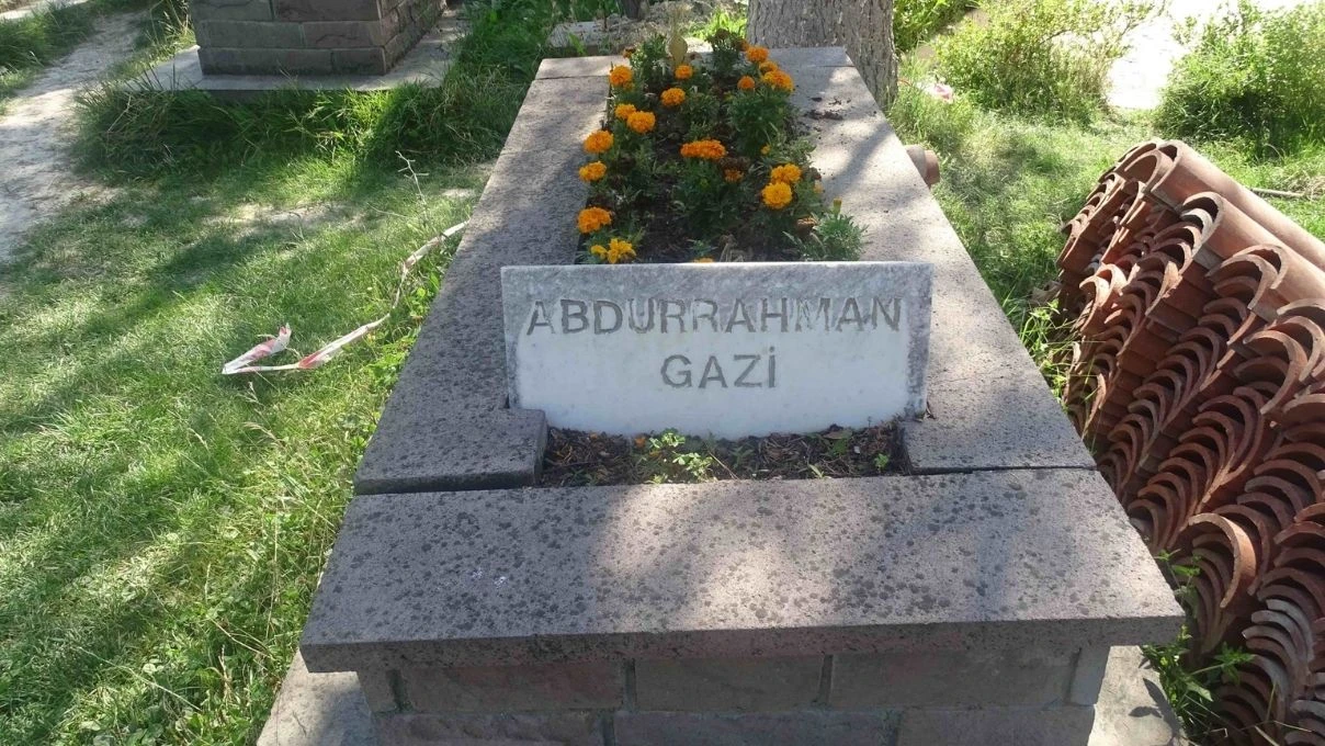 ABDURRAHMAN GAZININ MEZARI NEREDEDIR