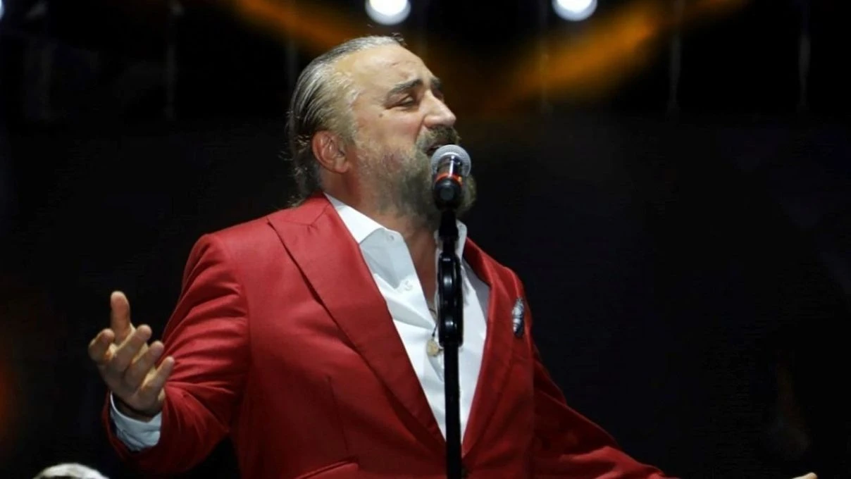 Volkan Konak’ın kızı Derin Konak sesi ile hayran bıraktı! Babasının izinden gidiyor 5 Volkan Konak’ın kızı Derin Konak sesi ile hayran bıraktı! Babasının izinden gidiyor