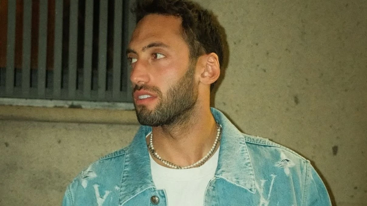 Hakan Çalhanoğlu kimdir kaç yaşında? Hangi takımlarda oynadı?