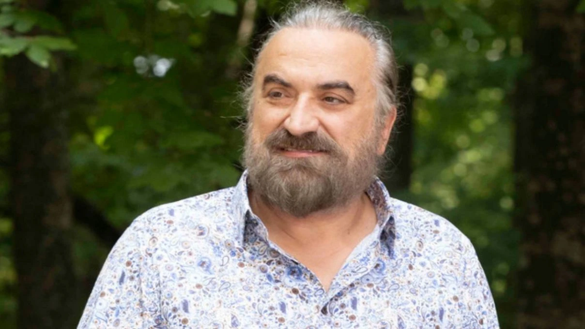 Volkan Konak’ın kızı Derin Konak sesi ile hayran bıraktı! Babasının izinden gidiyor 4 Volkan Konak’ın kızı Derin Konak sesi ile hayran bıraktı! Babasının izinden gidiyorVolkan Konak’ın kızı Derin Konak sesi ile hayran bıraktı! Babasının izinden gidiyor