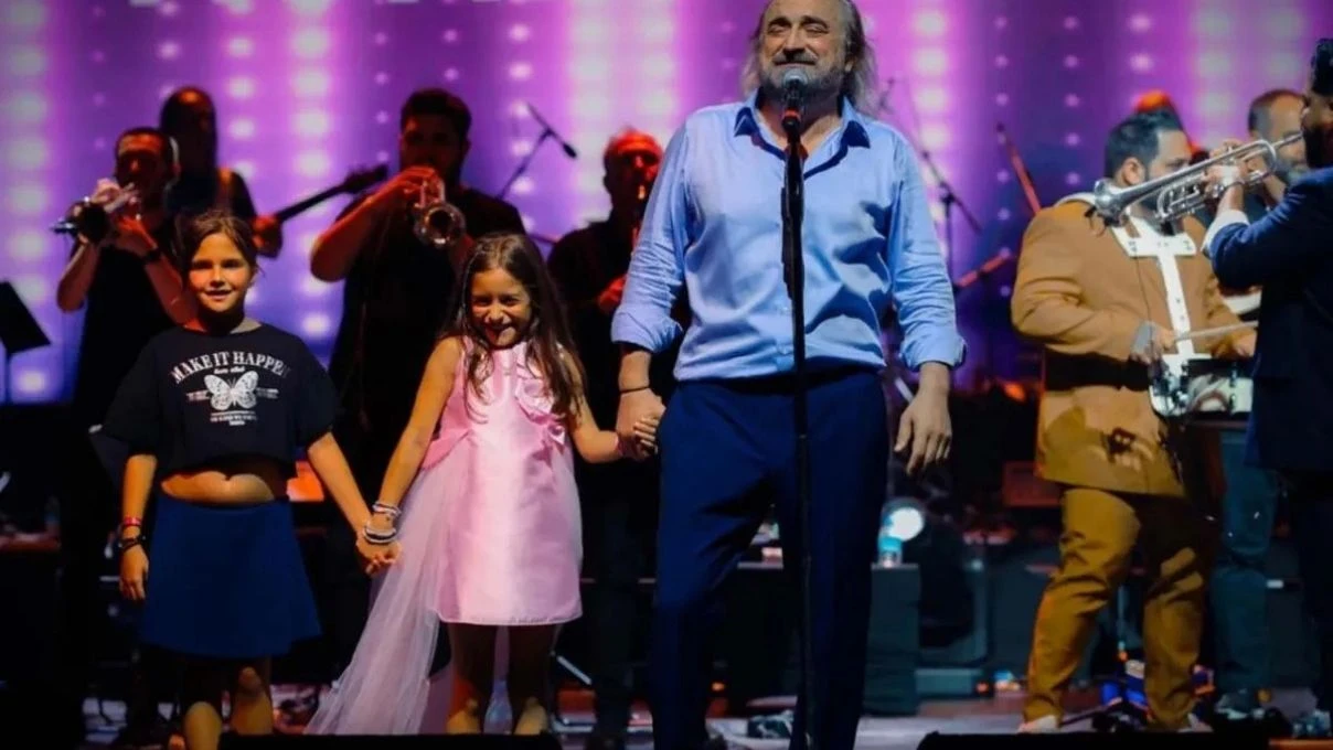 Volkan Konak’ın kızı Derin Konak sesi ile hayran bıraktı! Babasının izinden gidiyor 8 Volkan Konak’ın kızı Derin Konak sesi ile hayran bıraktı! Babasının izinden gidiyor