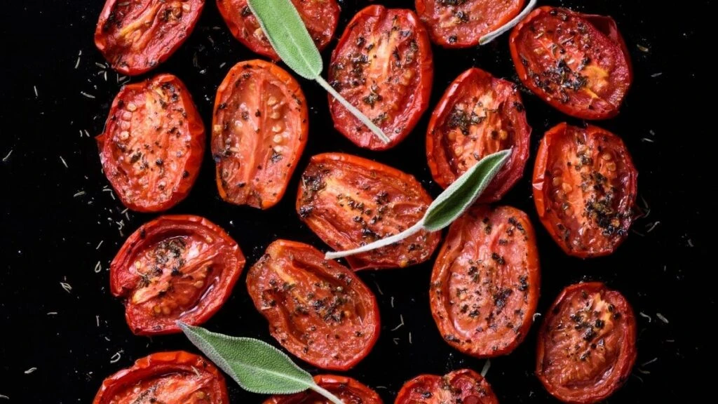 Közlenmiş domates nasıl yapılır? Közlenmiş domates konservesi yapmanın yolları