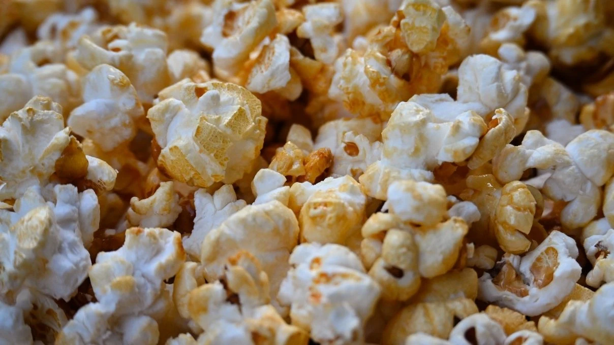 Film keyfine yeni bir tat! Salçalı patlamış mısır nasıl yapılır? 9 Film keyfine yeni bir tat! Salçalı patlamış mısır nasıl yapılır?