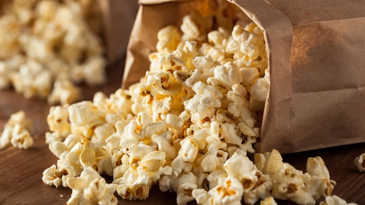 Film keyfine yeni bir tat! Salçalı patlamış mısır nasıl yapılır? 11 Film keyfine yeni bir tat! Salçalı patlamış mısır nasıl yapılır?