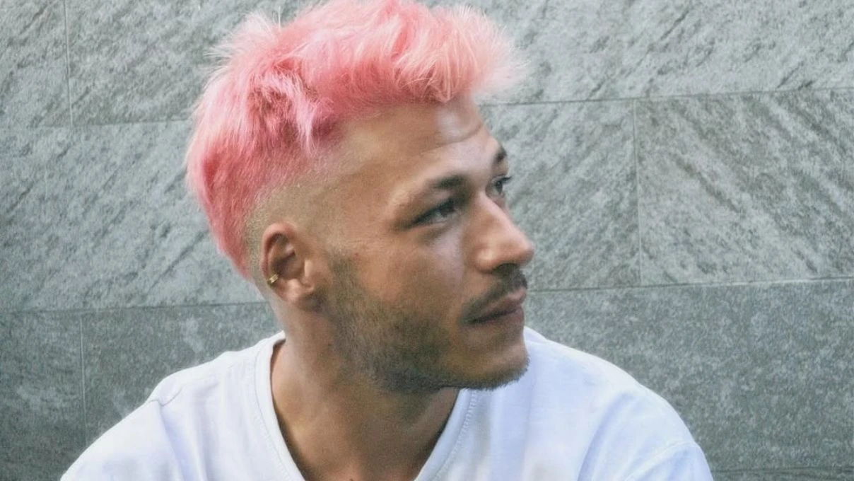 Kubilay Aka’dan pembe saçlara veda! Yeni imajı ile eski haline döndü