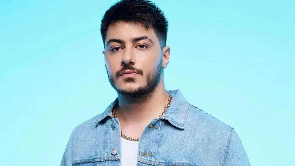 Semicenk Manifest grubu kızlarını en önde izledi! Sosyal medya ikiye bölündü