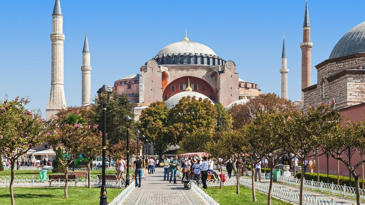 Ayasofya Cami ziyaretçileriyle rekor kırdı! 40 milyon kişi tarafından ziyaret edildi