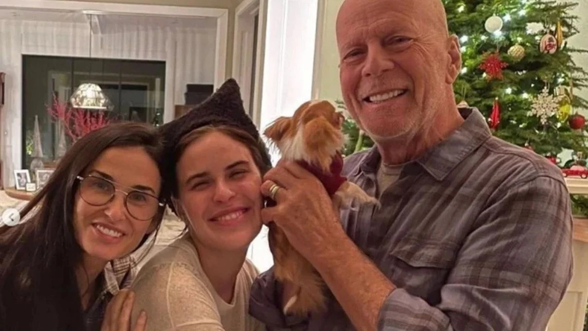  Bruce Willis’in sevindiren görüntüsü! Ünlü aktör son hali ile heyecanlandırdı