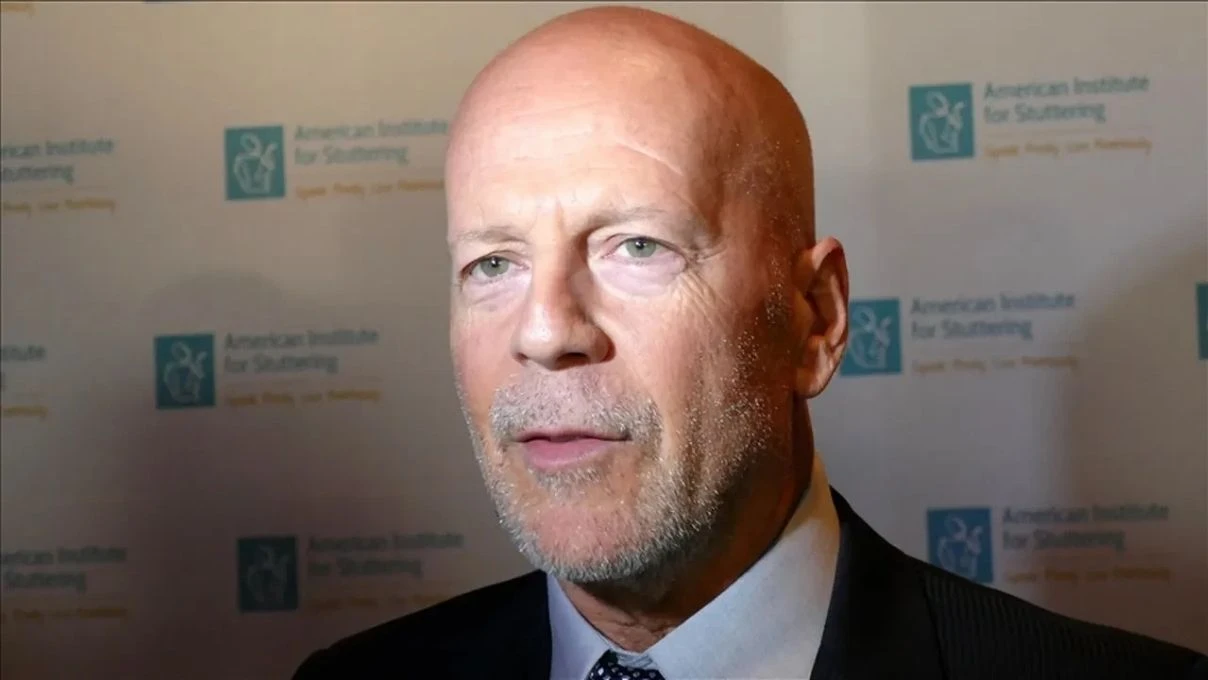  Bruce Willis’in sevindiren görüntüsü! Ünlü aktör son hali ile heyecanlandırdı