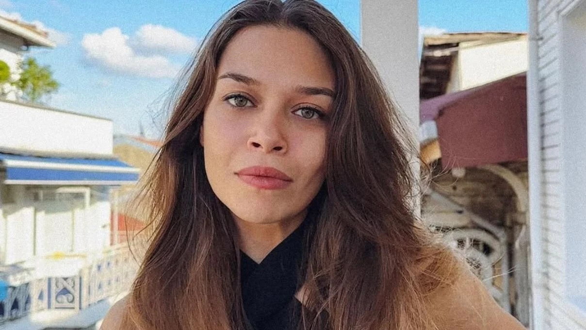 Kıskanmak dizisinin kadrosuna güzel oyuncu Zeynep Yüce dahil oldu! Genç yetenek Feride karakterini oynayacak 4 Kıskanmak dizisinin kadrosuna güzel oyuncu Zeynep Yüce dahil oldu! Genç yetenek Feride karakterini oynayacak