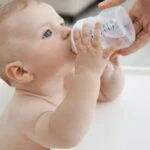 Bebekler kaç litre su tüketmeli? Bebekler için su önemli mi?