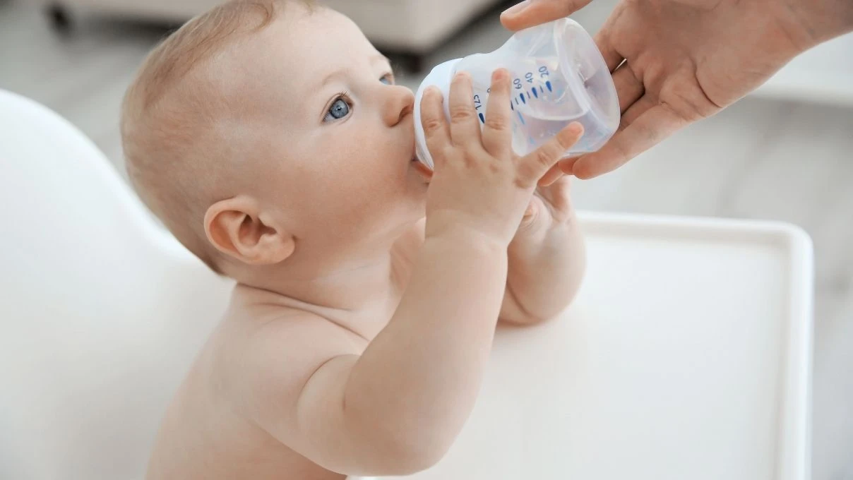 Bebekler kaç litre su tüketmeli? Bebekler için su önemli mi?