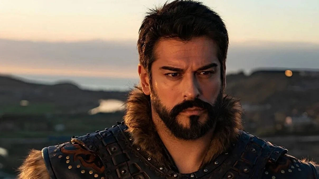 Burak Özçivit’in Kazakistan’da kurdele kesme videosu gündem oldu! Yürüme töreninde aldığı iddia edilen ücret dudak uçuklattı