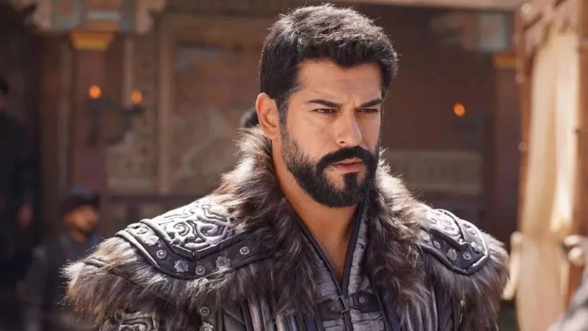 Burak Özçivit’in Kazakistan’da kurdele kesme videosu gündem oldu! Yürüme töreninde aldığı iddia edilen ücret dudak uçuklattı