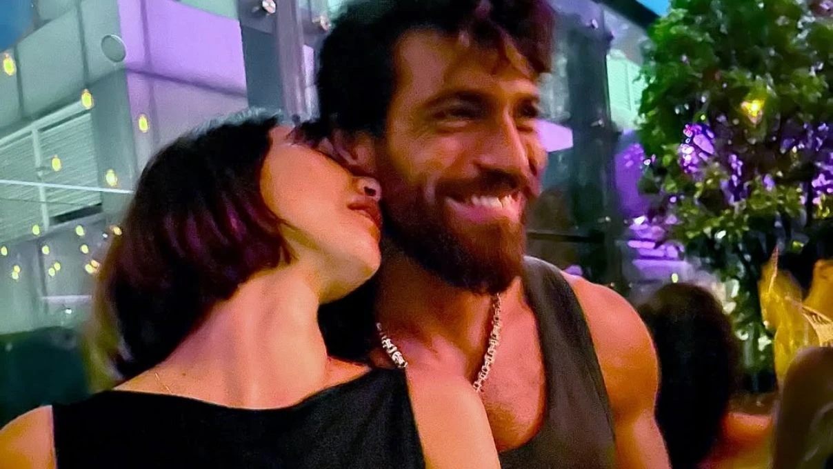Can Yaman ve Sara Bluma’nın aşk dolu yeni kareler! Ünlü oyuncu Romanya’da sevgilisini yalnız bırakmadı