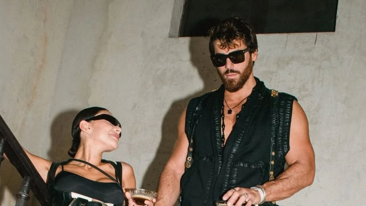 Can Yaman ve Sara Bluma’nın aşk dolu yeni kareler! Ünlü oyuncu Romanya’da sevgilisini yalnız bırakmadı