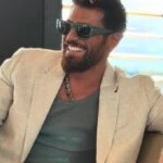 Can Yaman ve Sara Bluma’nın aşk dolu yeni kareler! Ünlü oyuncu Romanya’da sevgilisini yalnız bırakmadı