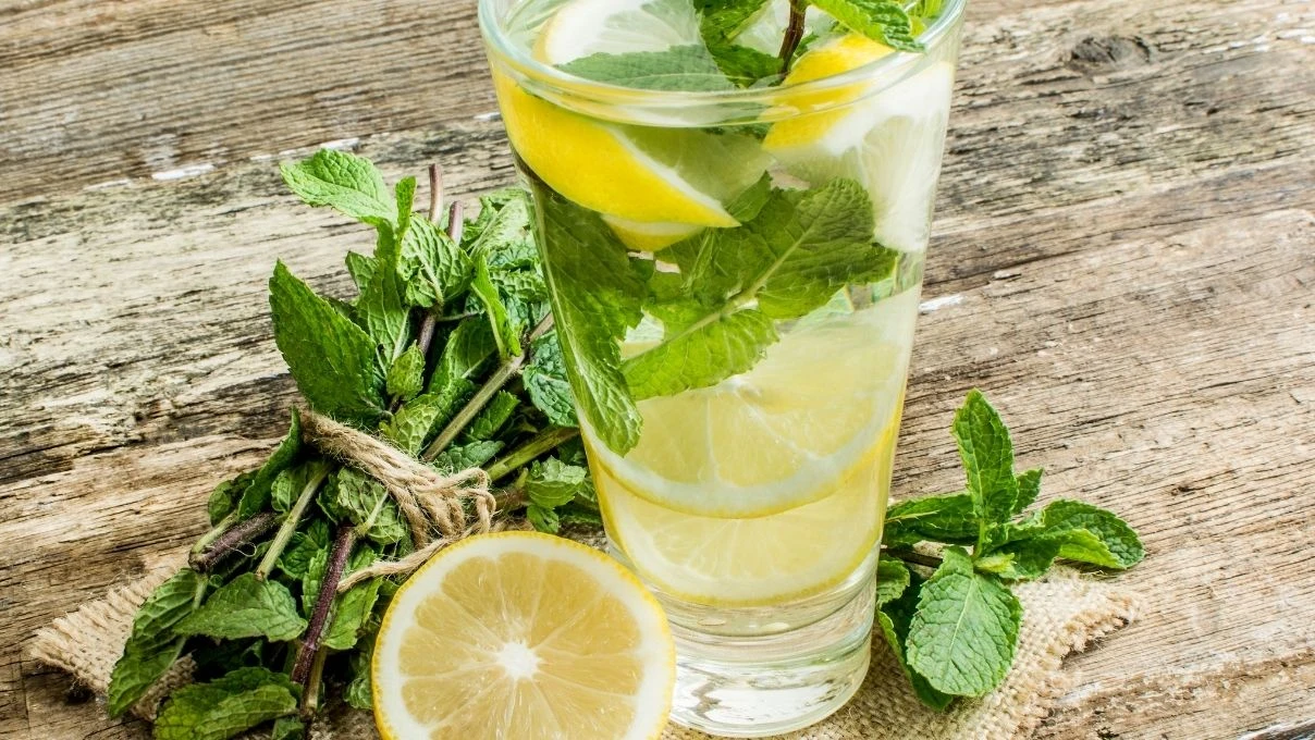En hızlı kilo verdiren detoks suları 2025!
