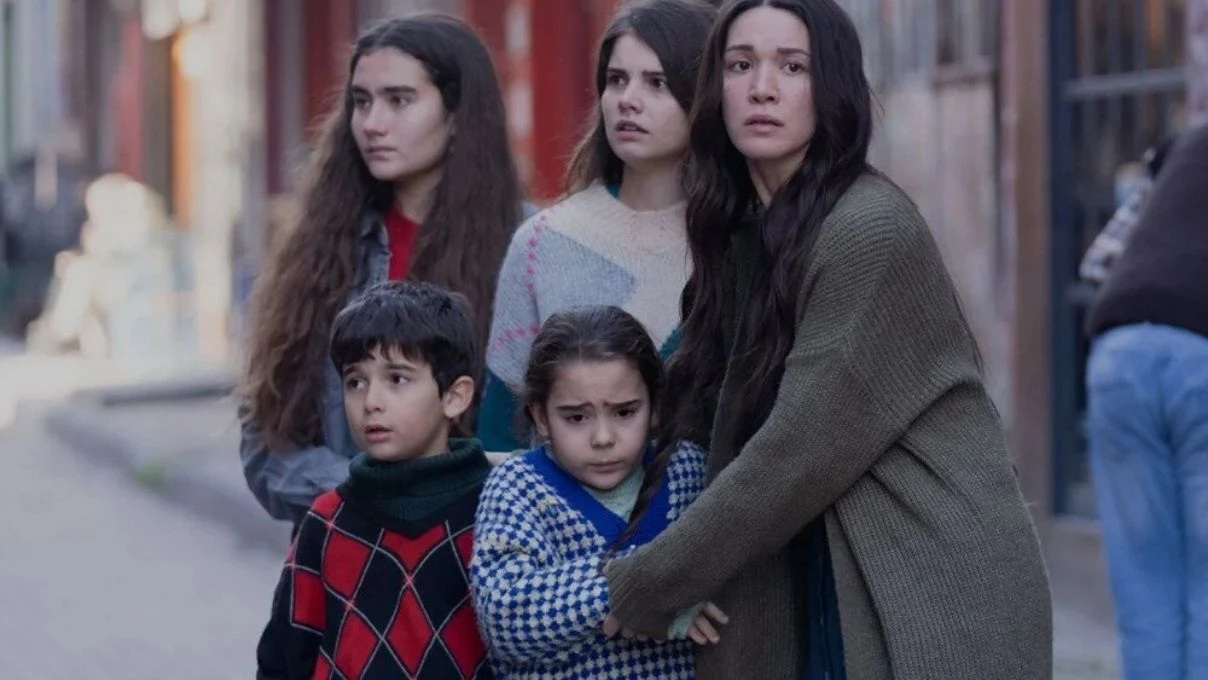 Sahipsizler dizisinde ayrılıklar devam ediyor! Başarılı oyuncu yaren yapıcı diziye veda etti