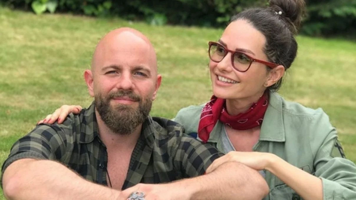 Yasemin Özilhan ve İzzet Özilhan boşanıyor mu? Ece Erken’den ünlü çift hakkında şok iddia 2 Yasemin Özilhan ve İzzet Özilhan boşanıyor mu? Ece Erken’den ünlü çift hakkında şok iddia